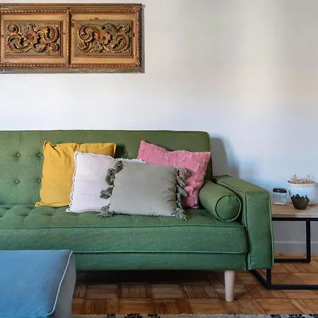 Trendy And Modern 3br Family