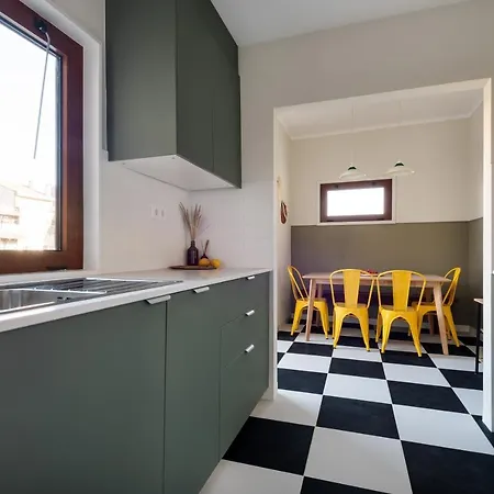 Trendy And Modern 3br Family Apartment