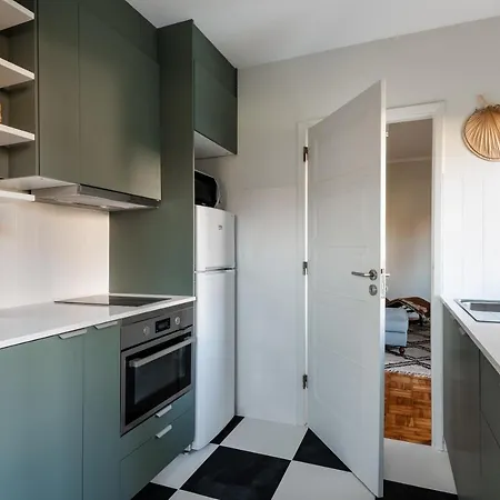Trendy And Modern 3br Family Apartment