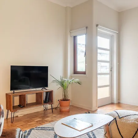 Trendy And Modern 3br Family Apartment